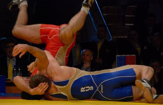 После таких феерических приемов Хугаева олимпийский чемпион устоять не смог.