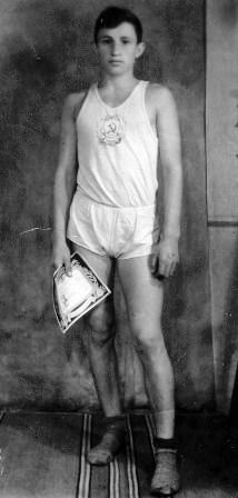Первая победа: Э.Алиханов - чемпион Северной Осетии среди юношей. 1953 г.