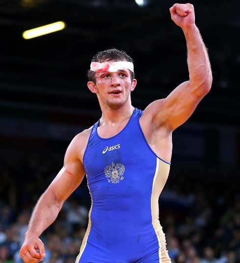 Победой в полуфинале Хугаев обеспечил себе олимпийскую медаль.
